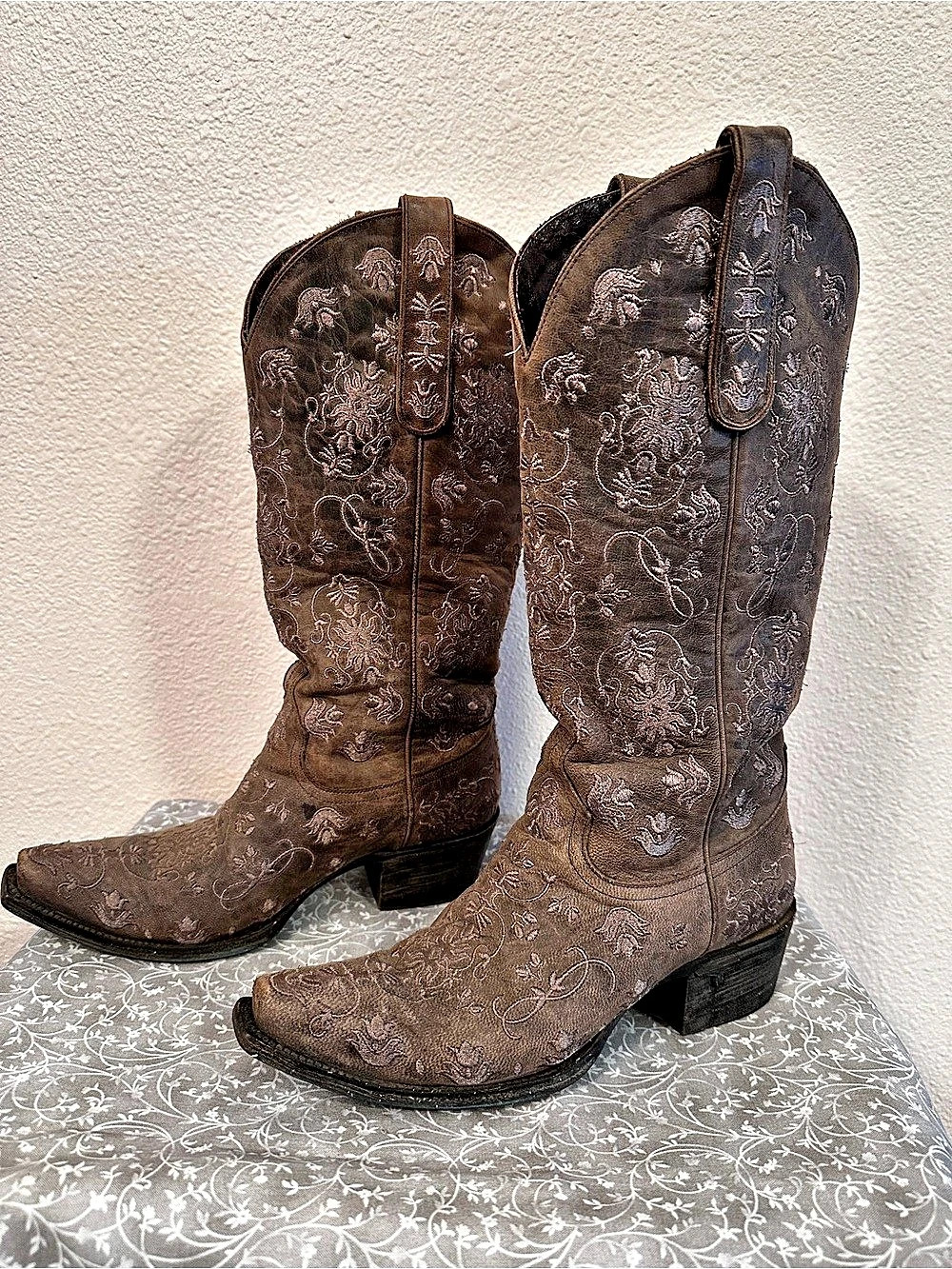 Lane Embroidered Western Heeled Boots in Brown US 6.5
